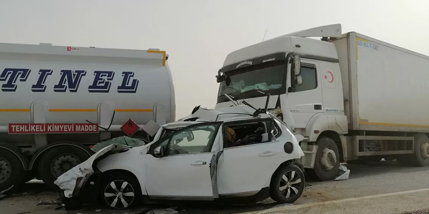 Konya, Niğde ve Aksaray'da kum fırtınası: 8 araç birbirine girdi