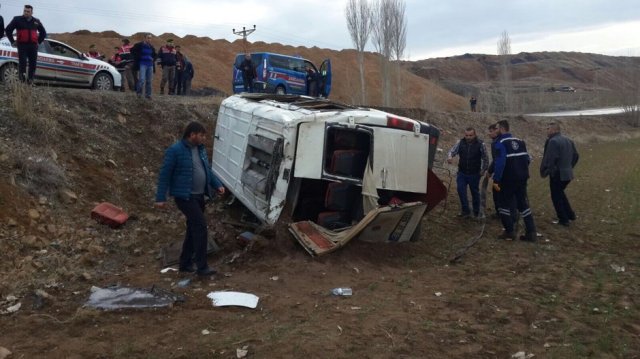 Yozgat Sorgun'da engelli öğrencilerin servisi devrildi: 13 yaralı