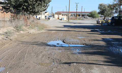 Haspolat’ta yol çöktü!