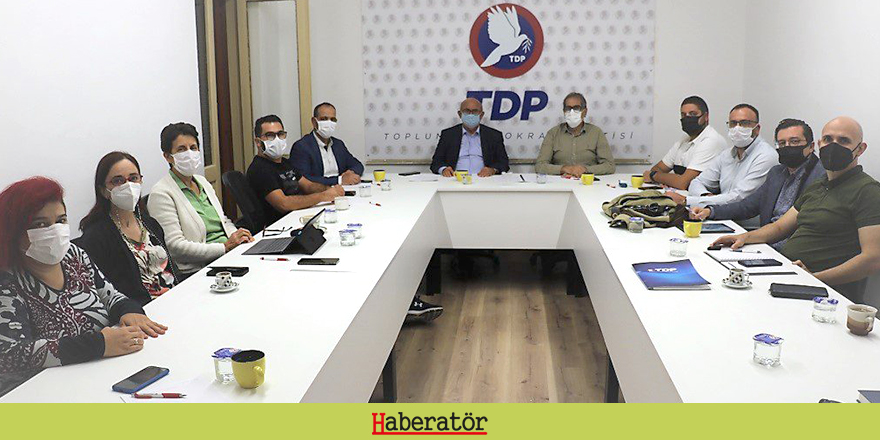 TDP'de 8 MYK üyesi istifa etti