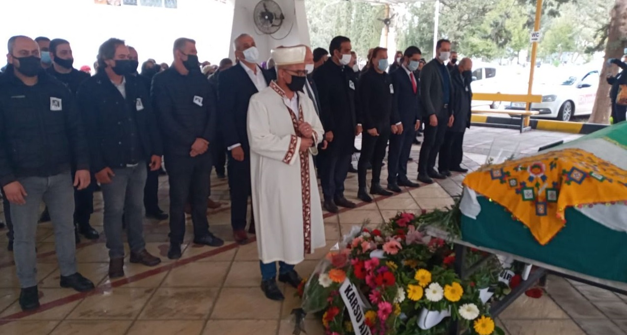 Kut Adalı, babasının yanına defnedildi!