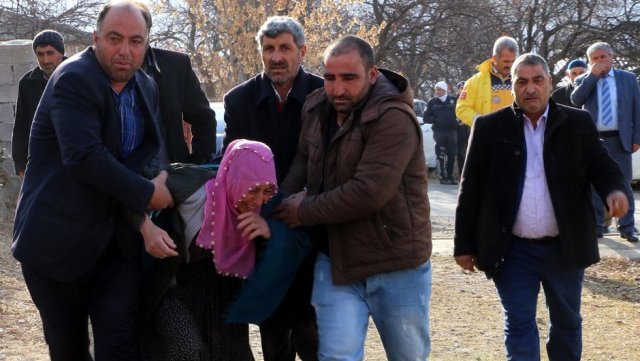 Ankara'da şehit polisin Erzincan'daki baba evine ateş düştü