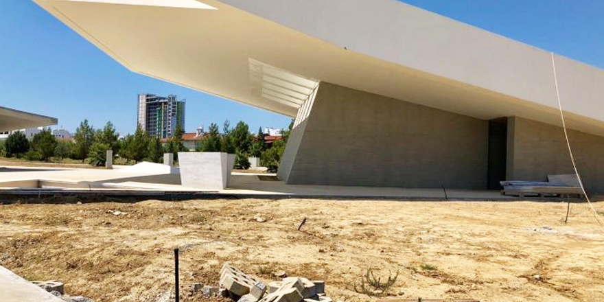 Rauf Denktaş'ın anıt mezarını yine su bastı