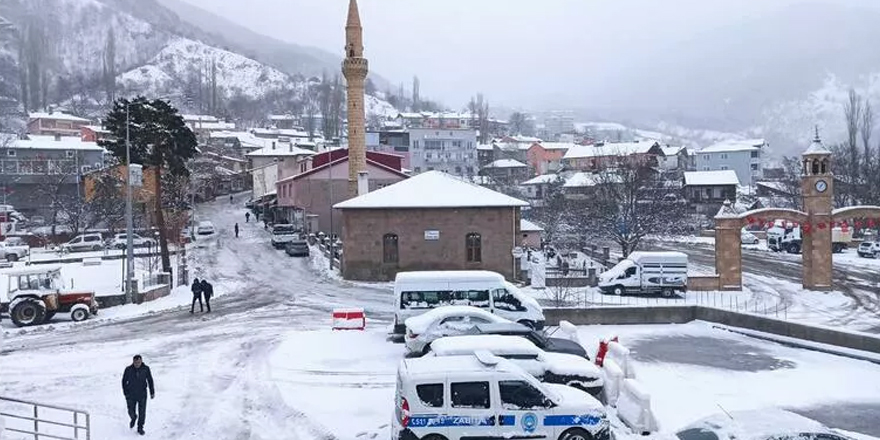 Doğu'da kış geri döndü: 1353 yerleşim yerine ulaşım yok