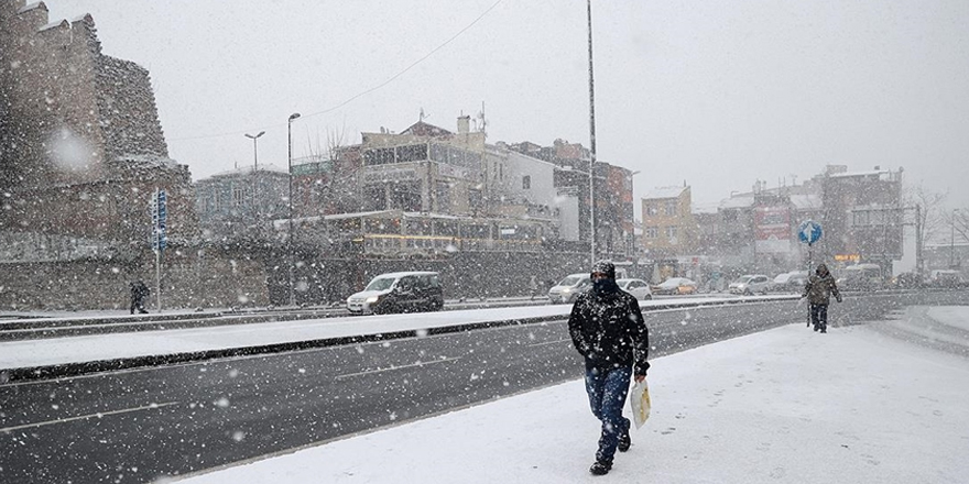 İstanbul'da kar yağışı başladı