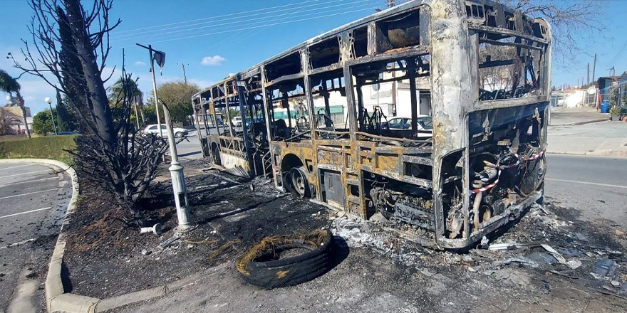 Larnaka'da öğrencileri taşıyan otobüste yangın çıktı