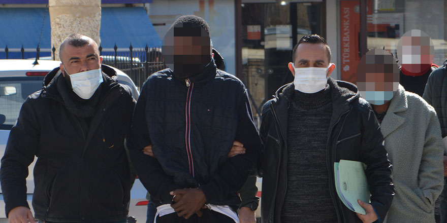 5 kilo 200 gram uyuşturucu ithali yapmaya çalışırken tespit edilip tutuklandılar