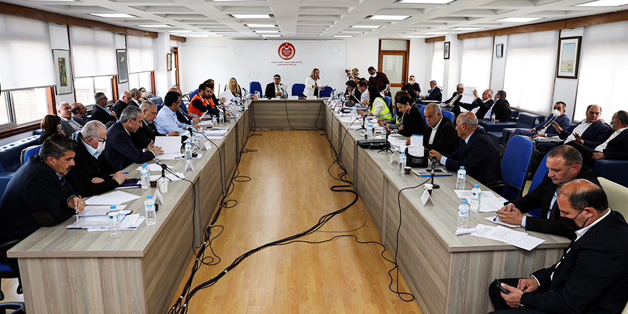 Toplantı, gecikmeli olarak 5 buçuk saat sonra başladı