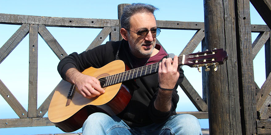 Müzisyen Ekrem Mavigözlü genç yaşta hayatını kaybetti