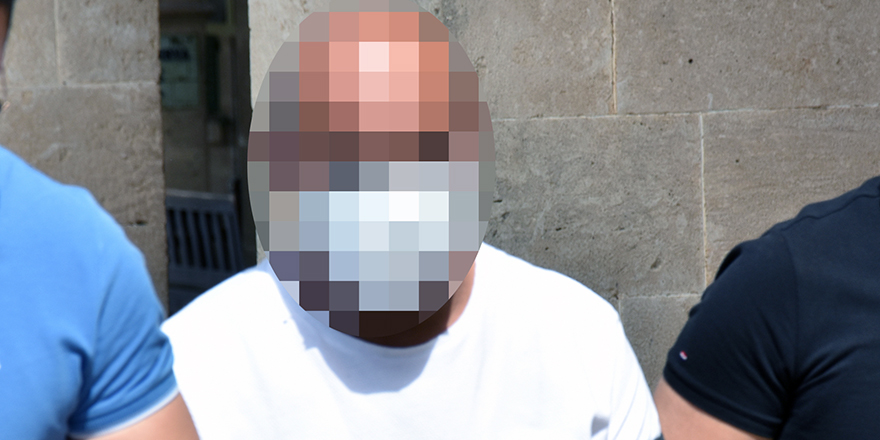 Üvey kızına cinsel saldırıda bulundu