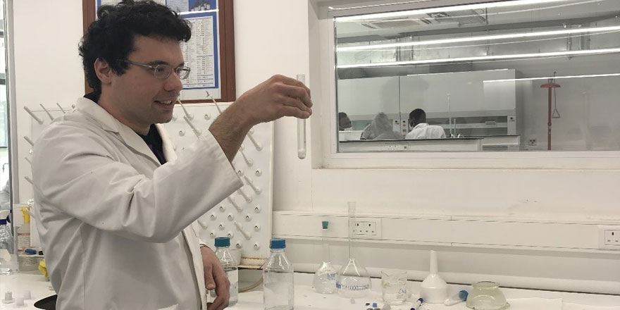 Kıbrıslı Türk genç eczacı yeni bir tür antibiyotik üretti