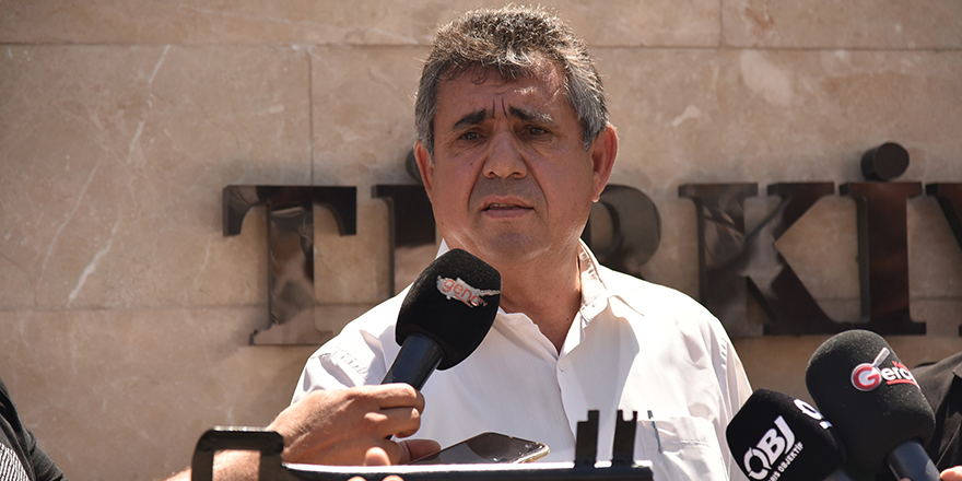 Lefkoşa Büyükelçiliği'nin önüne “ülkenin anahtarını” bıraktılar