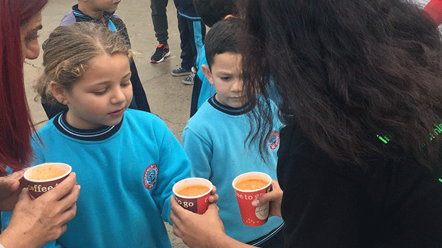 Öğrenciler çorba pişirip paylaştı