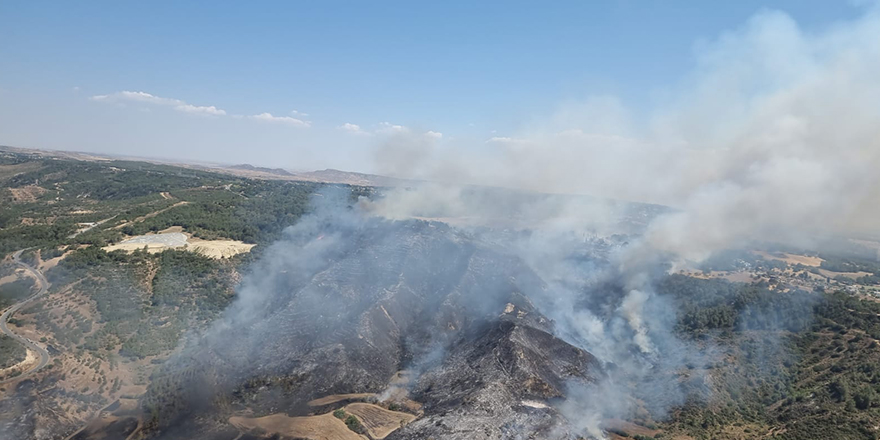 Yangın söndürme helikopteri adaya ulaştı