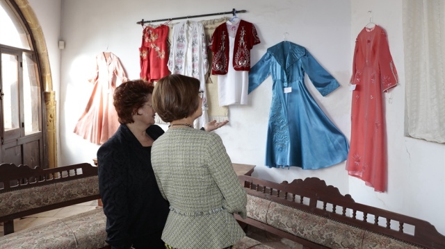 Meral Akıncı, El Sanatları Kooperatifi Sergisinin açılışını yaptı