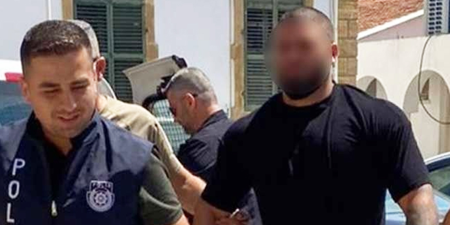 Aracın önünü kesti, tabanca doğrulttu!