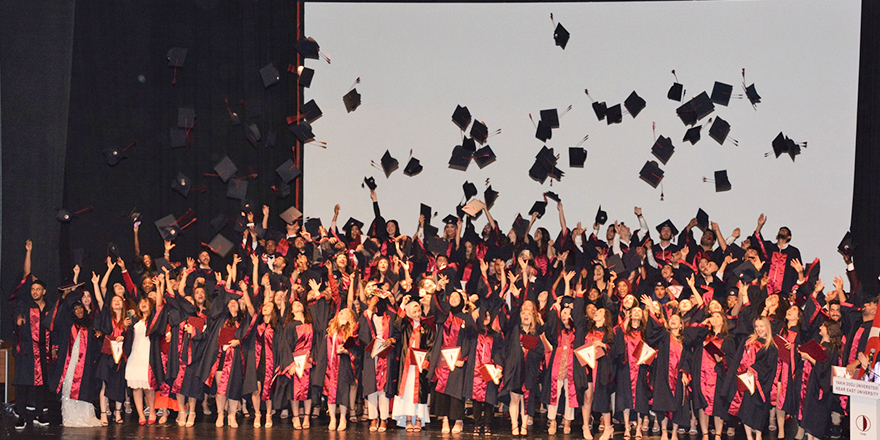 YDÜ Hemşirelik Fakültesi, bahar dönemi mezunlarını törenle uğurladı