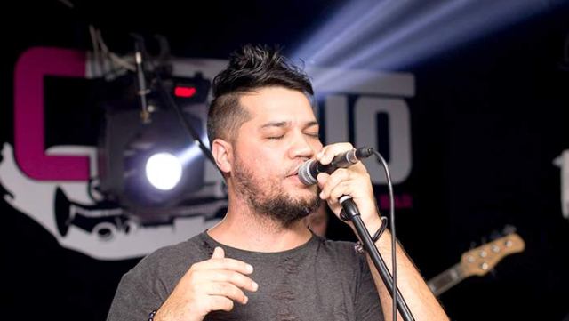 Hep bir ağızdan şarkılar söylediler