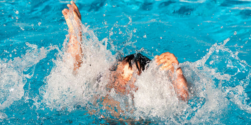 10 yaşındaki çocuk havuzda boğuldu