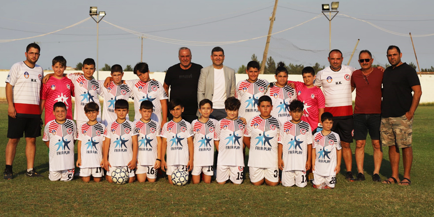 L. Gençler Birliği U11 Minikler Futbol Turnuvası yapılıyor