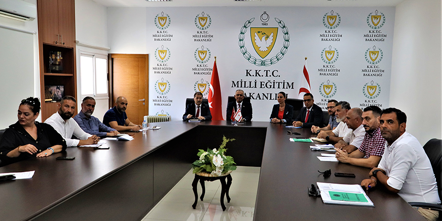 “AÖA’yı kapatacağımı iddia ediyorlar, bu doğru değil”