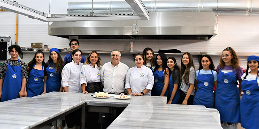 DAÜ Turizm Fakültesi’nde liseli öğrencilere yönelik gastronomi atölyesi düzenlendi