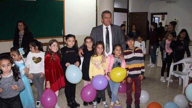 Gazimağusa Belediyesi Halk Dansları’nın minik oyuncuları yeni yıl eğlencesinde bir araya geldi