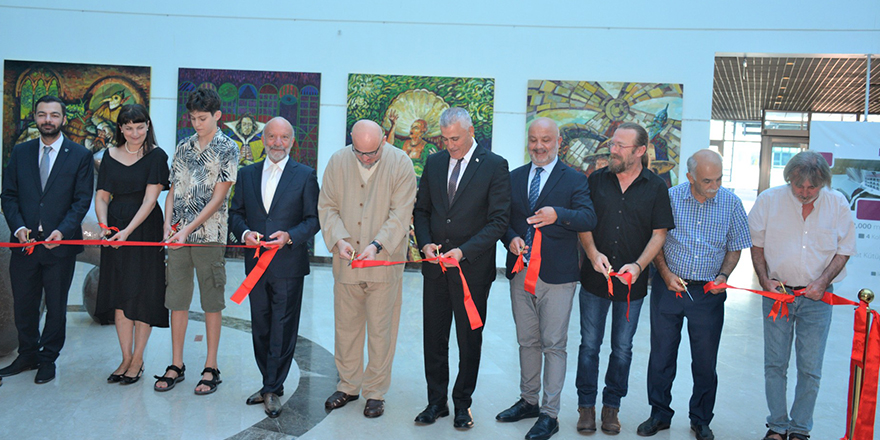 Hakan Daloğlu’nun sergisi, YDÜ Hastanesi Sergi Salonu’nda açıldı