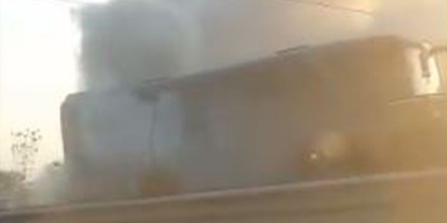Bir okul otobüsü seyir haldeyken alev aldı