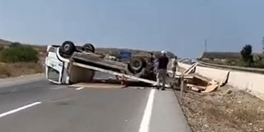 Serhatköy'de iş aracı kaza yaptı