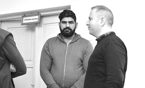 Boş şarjörle yakalandı