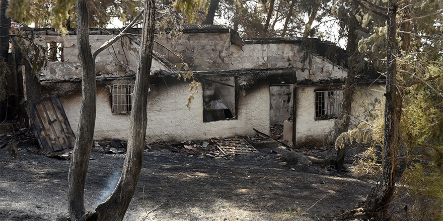 Beş ev ve dört araç yanarak zarar gördü