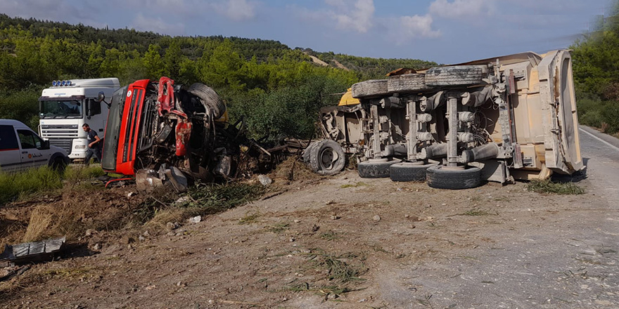 Dağyolunda kaza: Katran yüklü bir kamyon devrildi