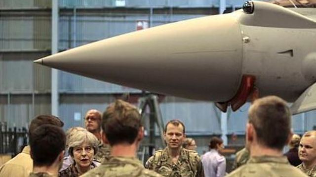 İngiltere başbakanı May Ağrotur üssü’nde