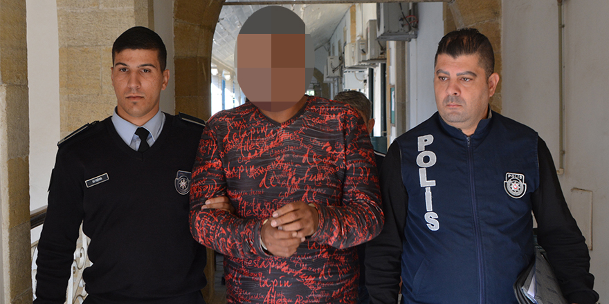 Uluslararası Kıbrıs Üniversitesi Kütüphanesi'nde hırsızlık yaptı