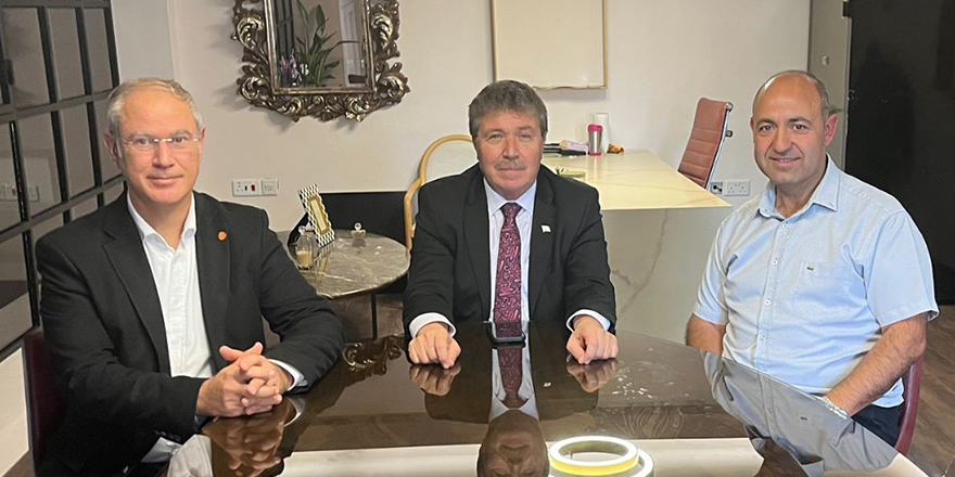 Cem Dana, Gazi Mağusa Belediye Başkanlığından geri çekildi