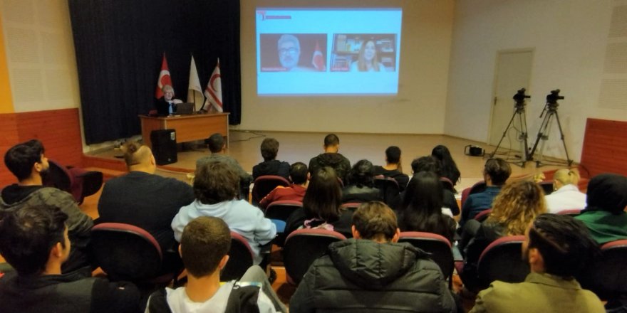 Tiyatro ve sinema sanatçısı Gülhan Tekin, öğrencilerle buluştu