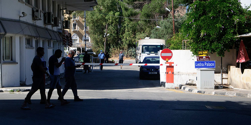 Barikatta bulunan bariyere hasar vererek kuzeye geçti