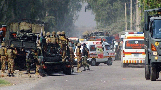 Pakistan'da bombalı saldırıda 3 asker yaşamını yitirdi