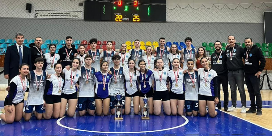 Liseler arası Voleybol’a GMTMK damga vurdu