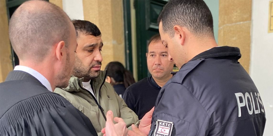 Alkollü zanlı polisleri darp etti