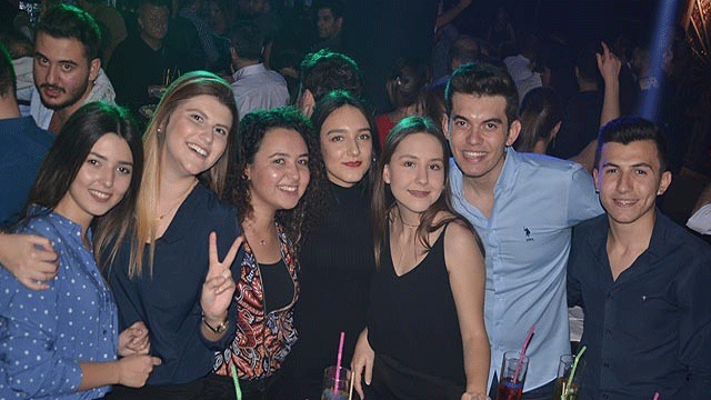 DJ’ler çalıyor, konuklar coşuyor