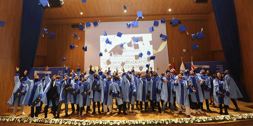 LAÜ Güz Dönemi Mezunları diplomalarını aldı