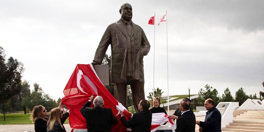 Kurucu Cumhurbaşkanı Rauf Raif Denktaş’ın heykeli törenle açıldı