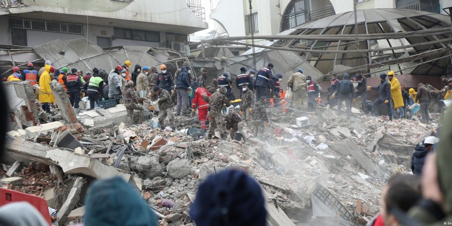 7,7'lik depremde can kaybı 1498 oldu