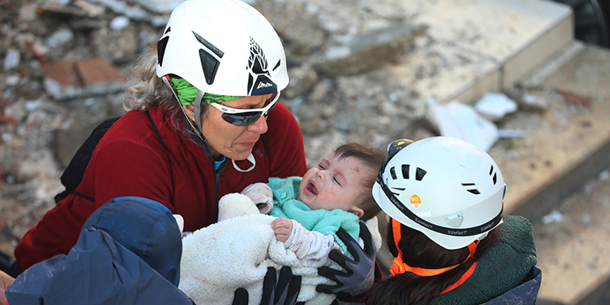 6 aylık Ayşe Vera bebek, depremden 29 saat sonra enkazdan sağ çıkarıldı