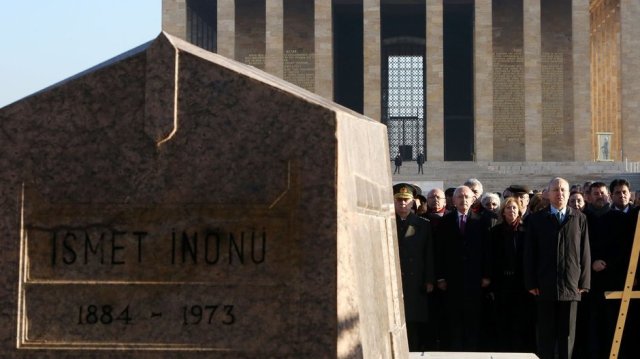 İsmet İnönü, Anıtkabir'deki mezarı başına anıldı