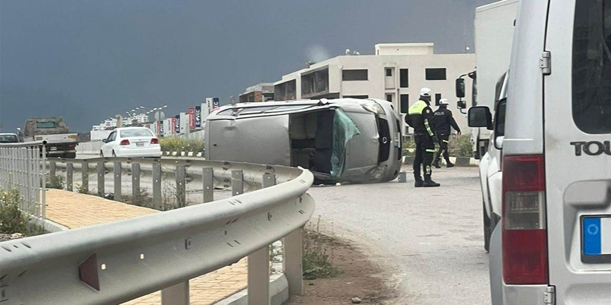 Karşı şeride geçerek takla attı