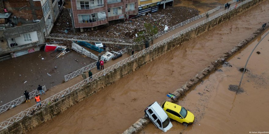 Sel felaketinde can kaybı 15'e yükseldi