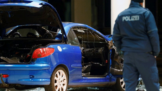 Almanya’da benzin dolu bidonlarla parti binasına girdi